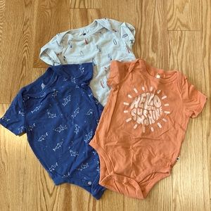 Gap | bundle of 3 onsies 12-18mo
